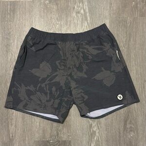 EUC Men’s Medium Vuori Shorts